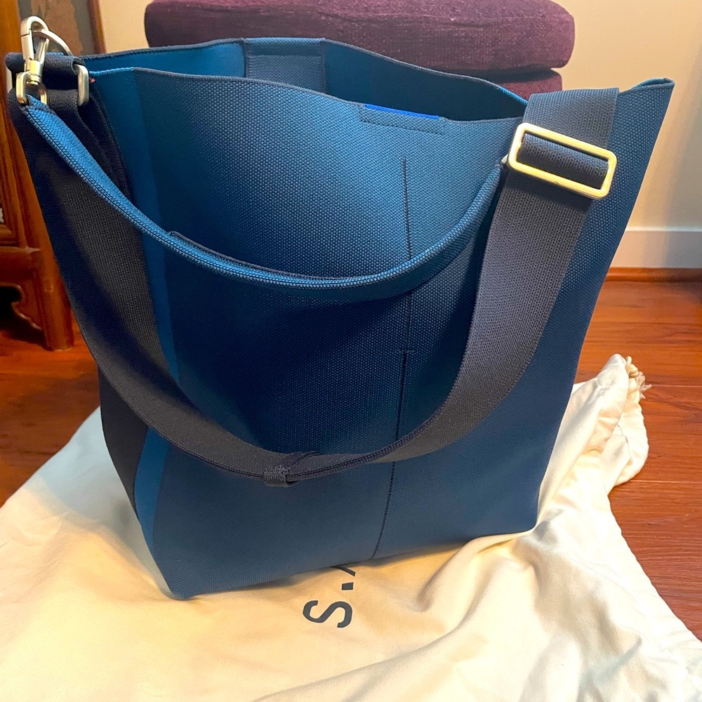 Rothy’s Sapphire Bucket Bag NWOT